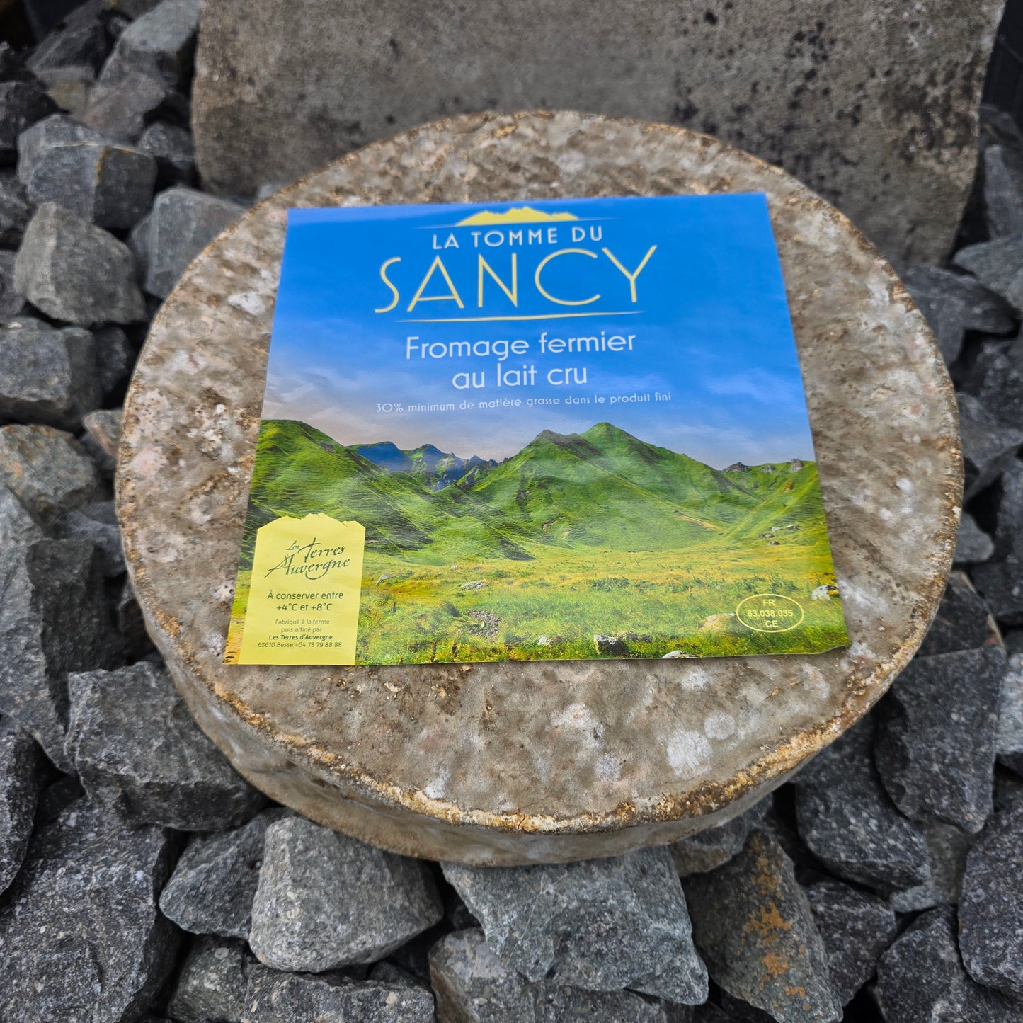 La Tomme du Sancy — tomme entière avec étiquette Les Terres d'Auvergne — Le Picnic Français