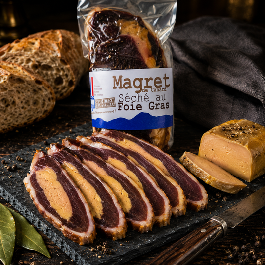 Magret de canard séché fourré foie gras ambiance — Le Picnic Français
