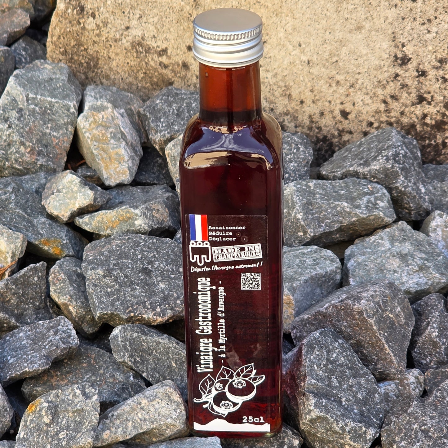 Vinaigre gastronomique myrtille sauvage d'Auvergne en situation — Le Picnic Français