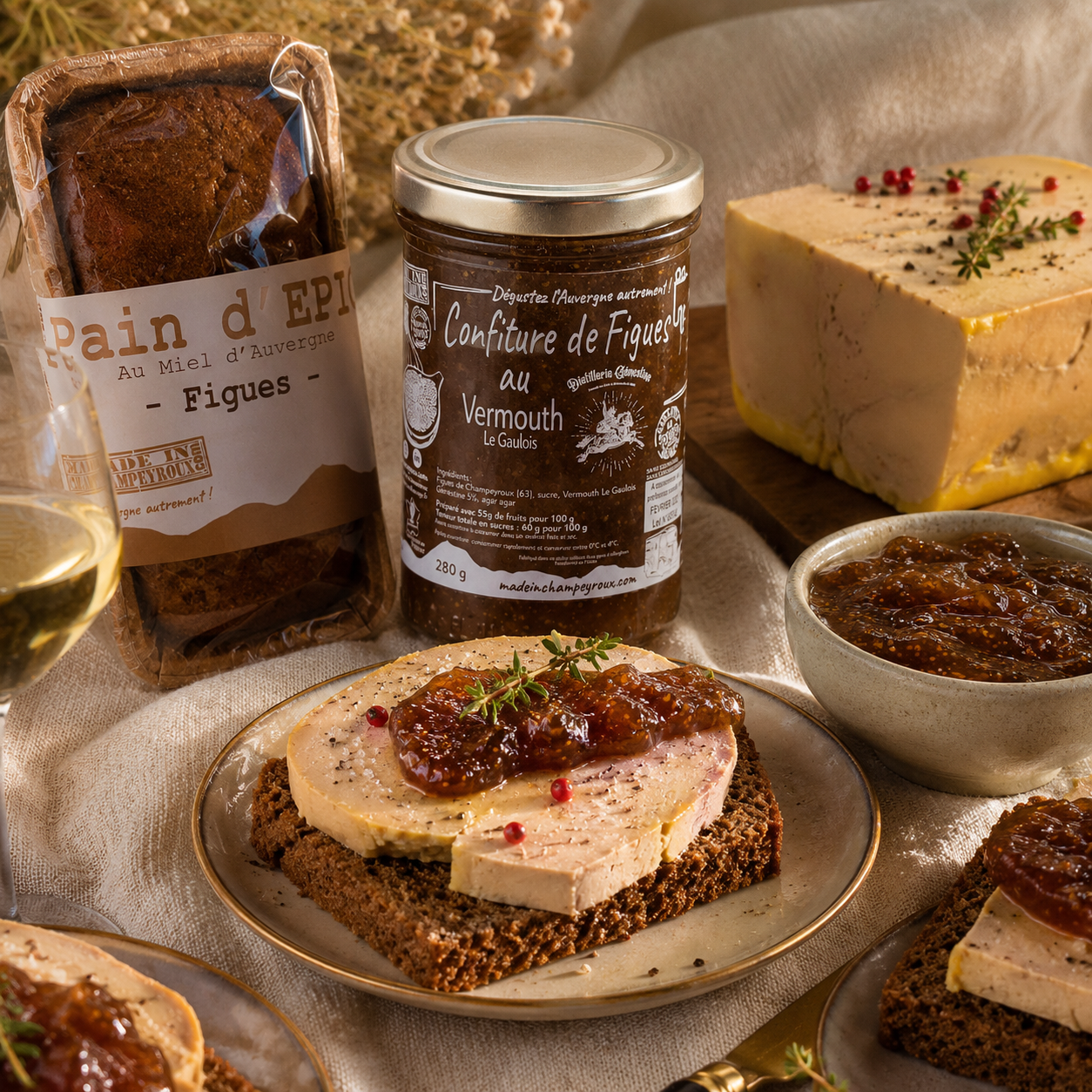 Pain d'épices figues tranché gros plan – Le Picnic Français